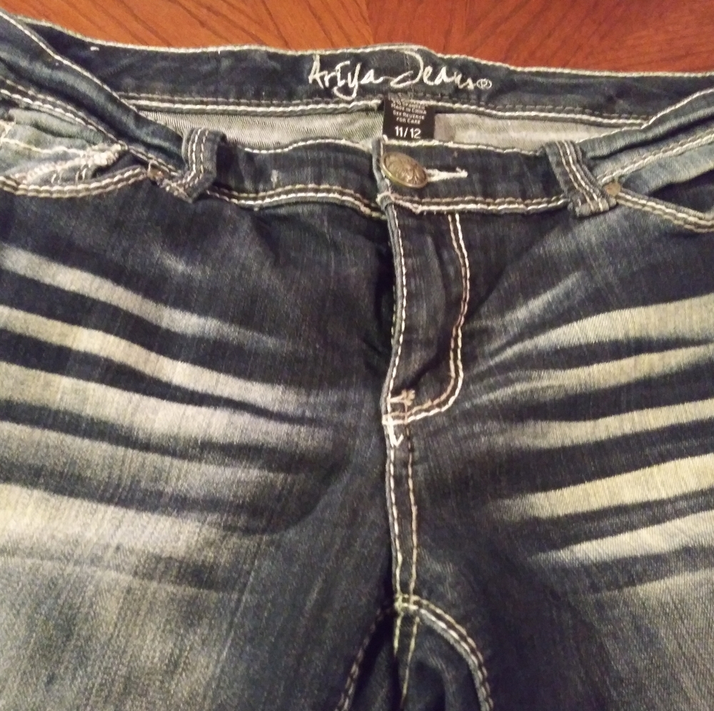 Womans size 11/12 Ariya skinny jeans